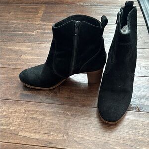 Black Ankle Boots with Chunky Heel and Zipper